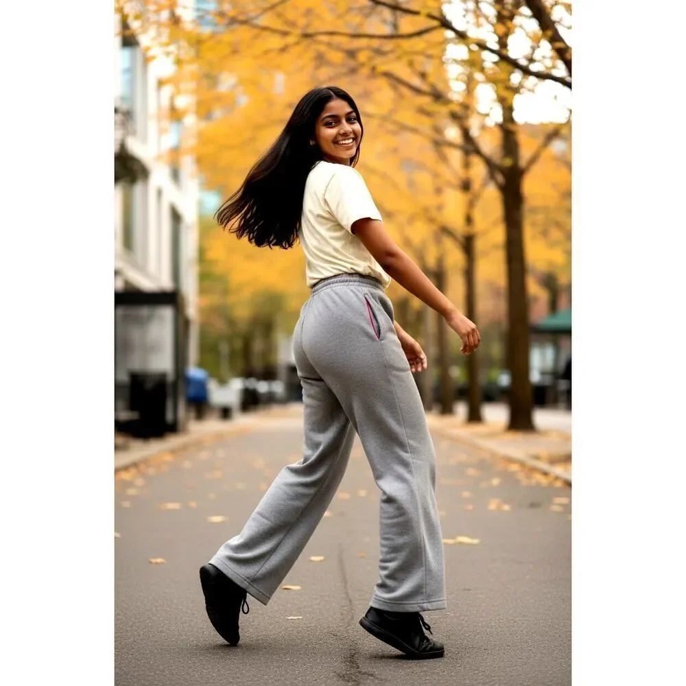 Tek Gear Girls Gray Sweatpants w/Accent Stripe on Leg - Size Medium